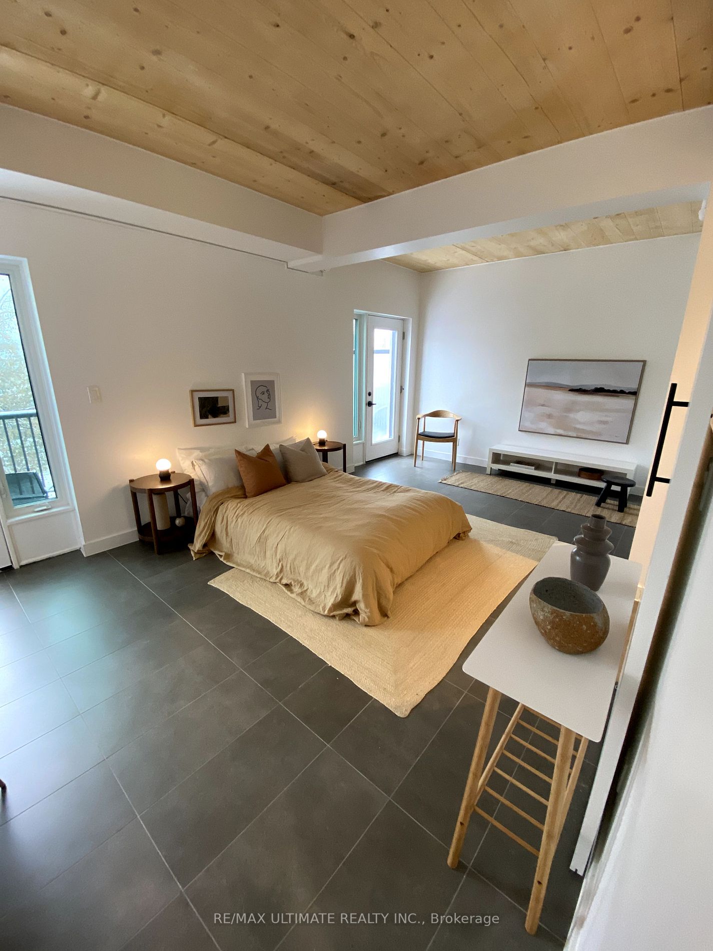 1602 Queen St E, #301