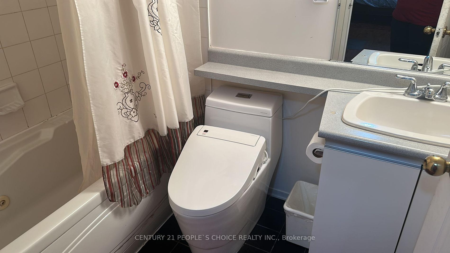 2550 Lawrence Ave, #721