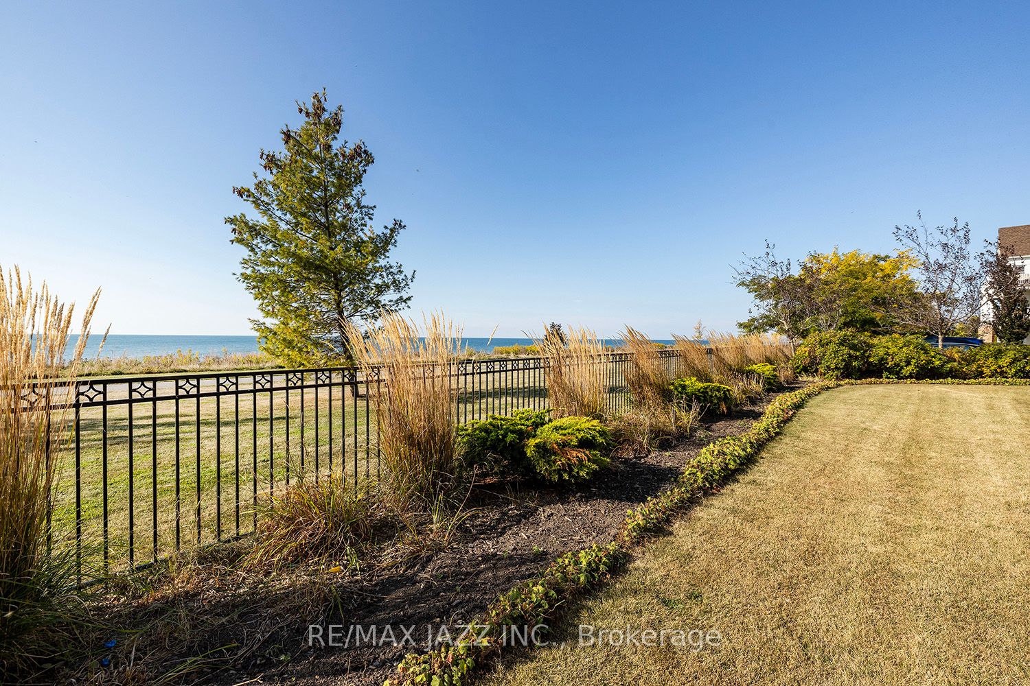 385 Lakebreeze Dr, #304