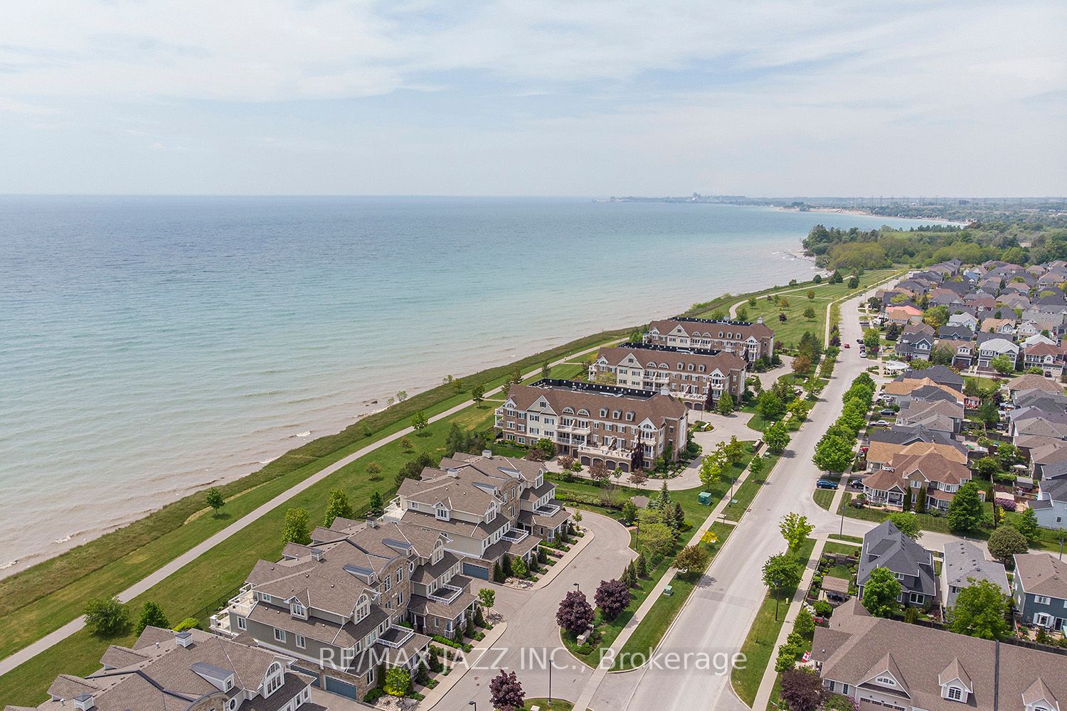385 Lakebreeze Dr, #304