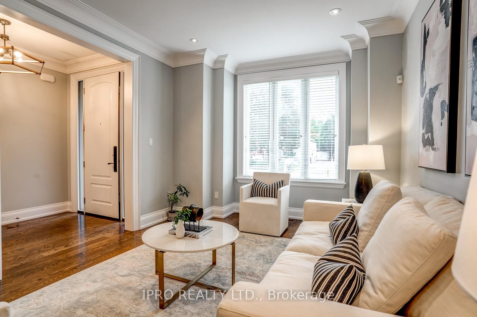 98 Squires Ave