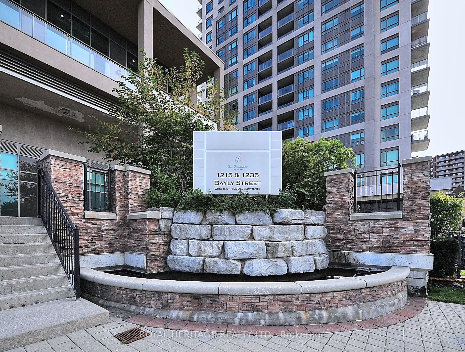 1235 Bayly St W, #211