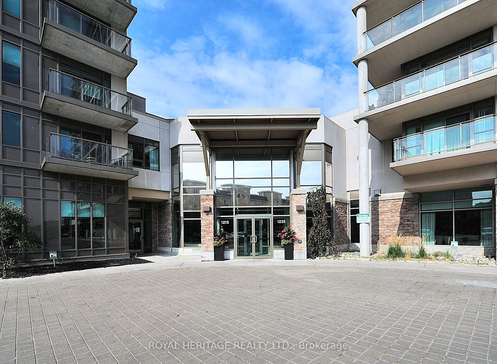 1235 Bayly St W, #211