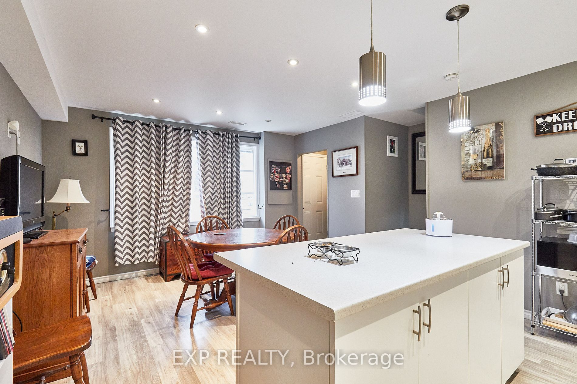 323 Wasaga Crt