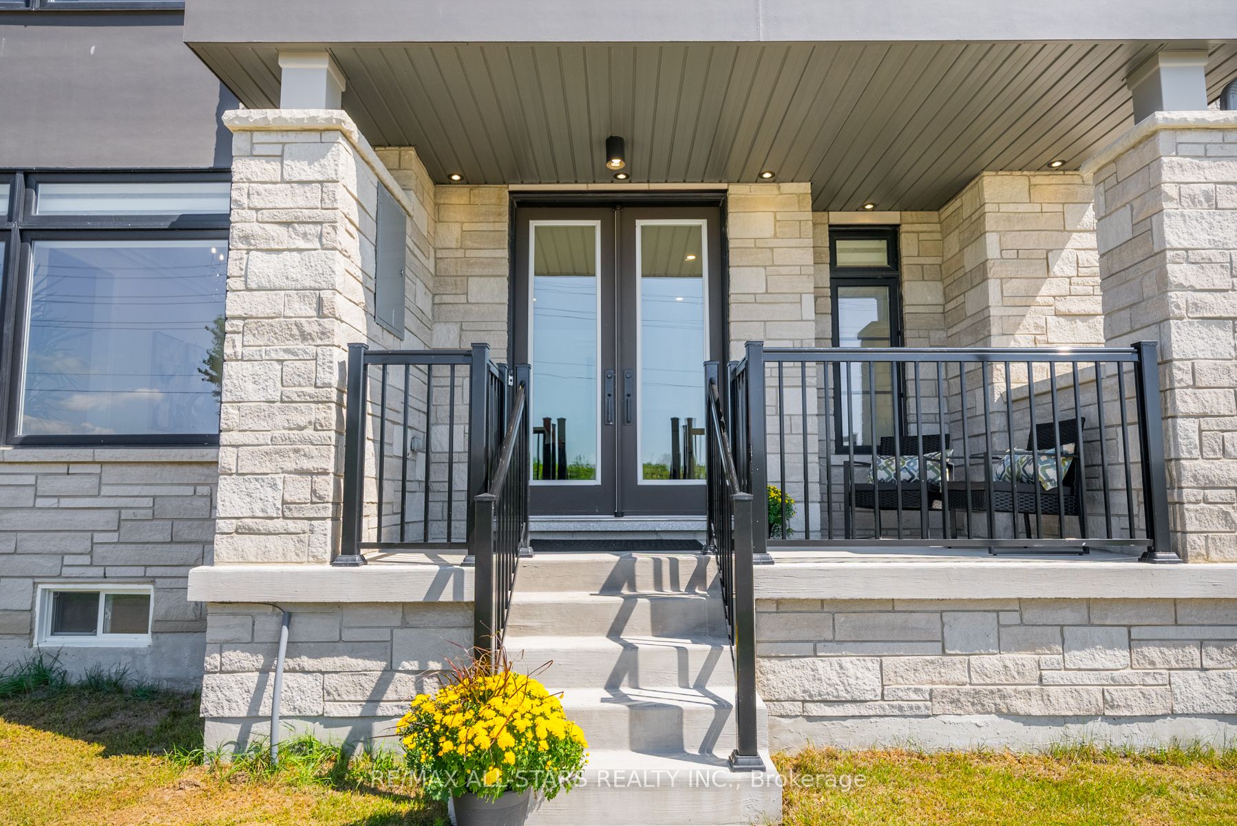 2 Closson Dr