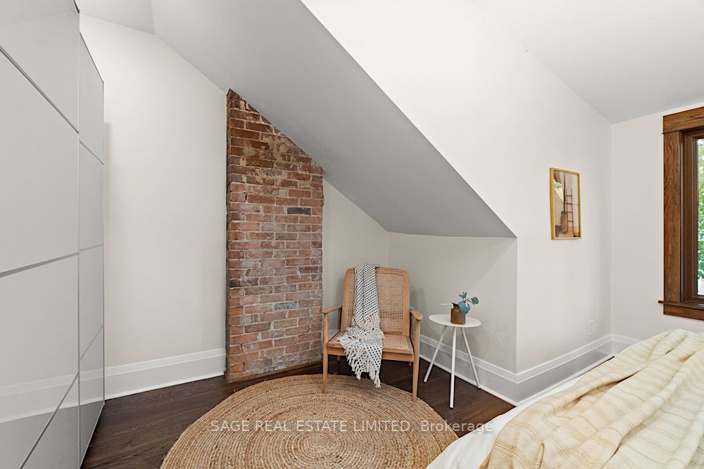 40 Fallingbrook Road