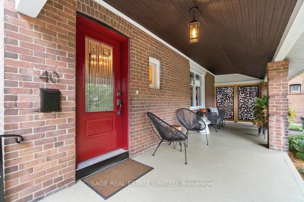 40 Fallingbrook Road