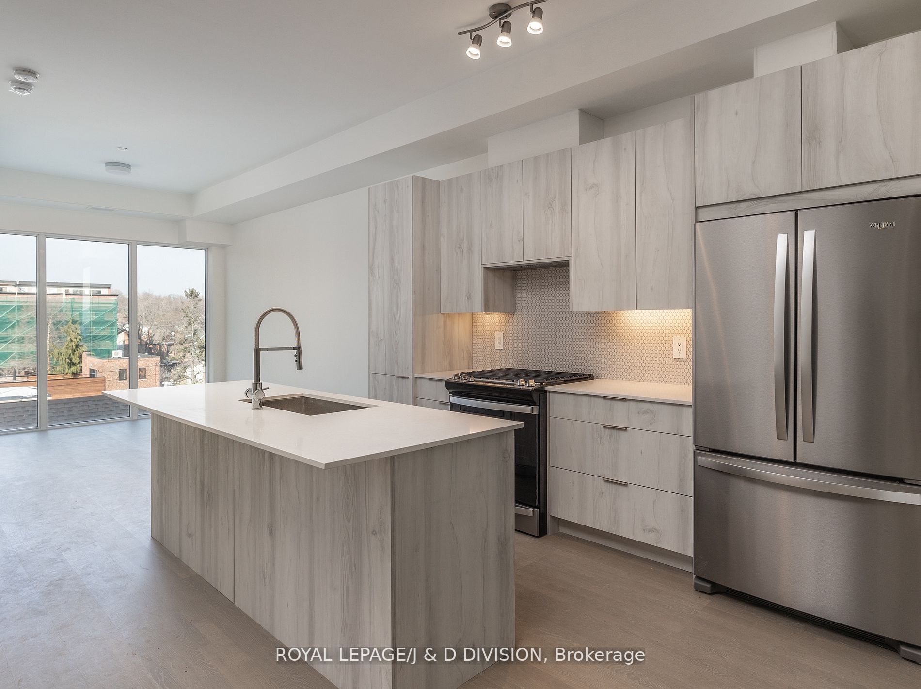 495 Logan Ave, #404
