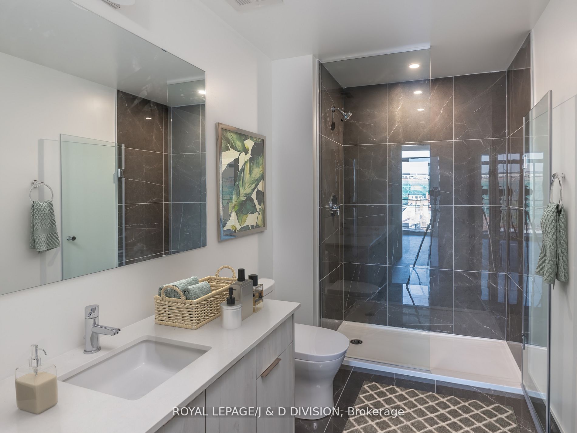 495 Logan Ave, #404