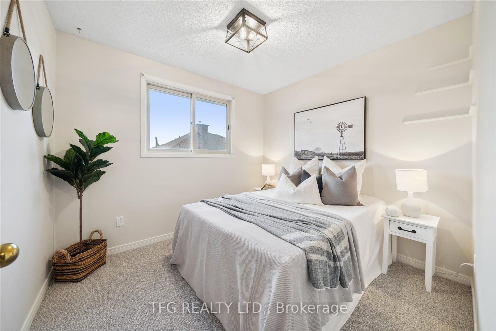 8 Kingswood Dr