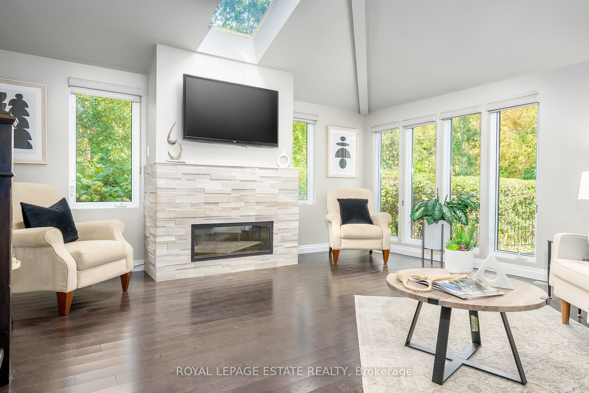 2 Highcliff Cres