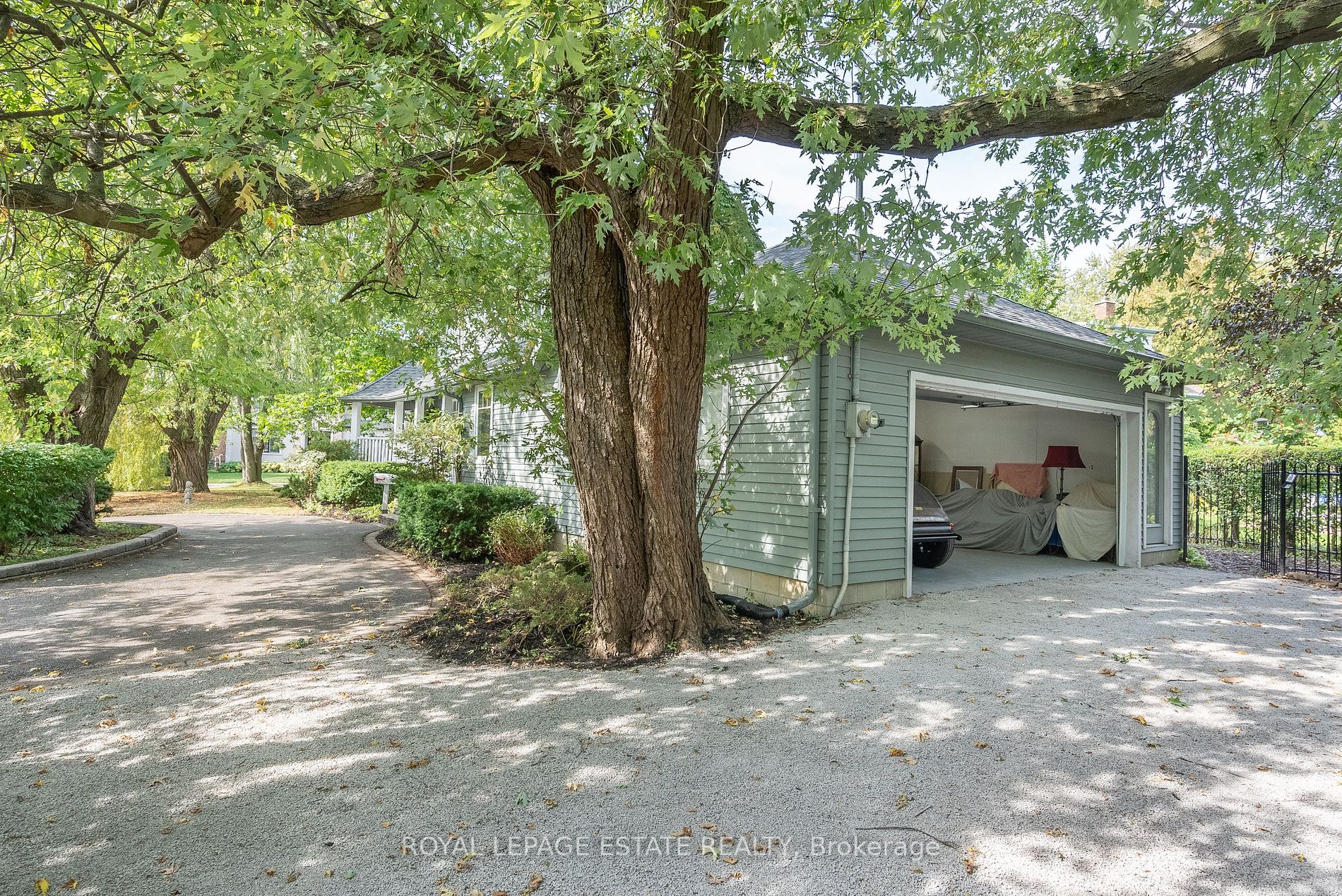 2 Highcliff Cres