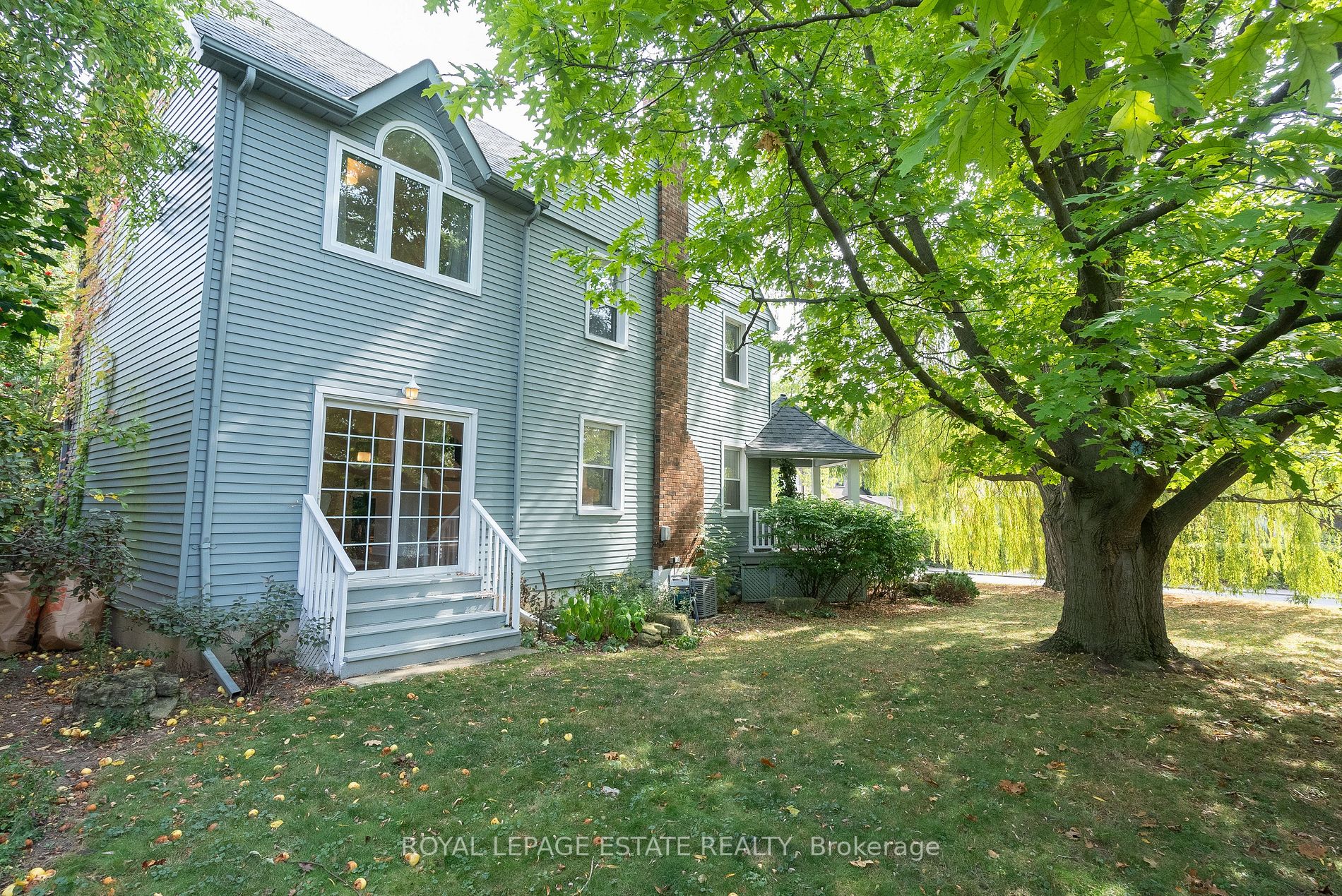 2 Highcliff Cres