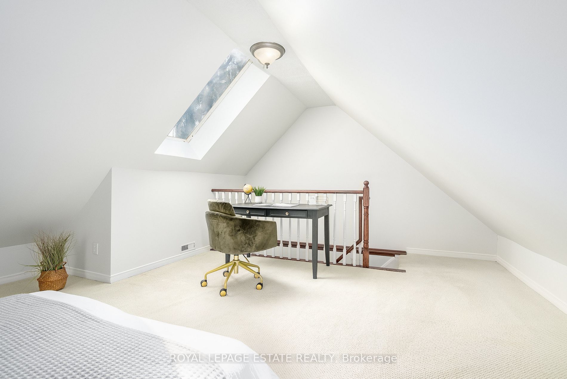 2 Highcliff Cres
