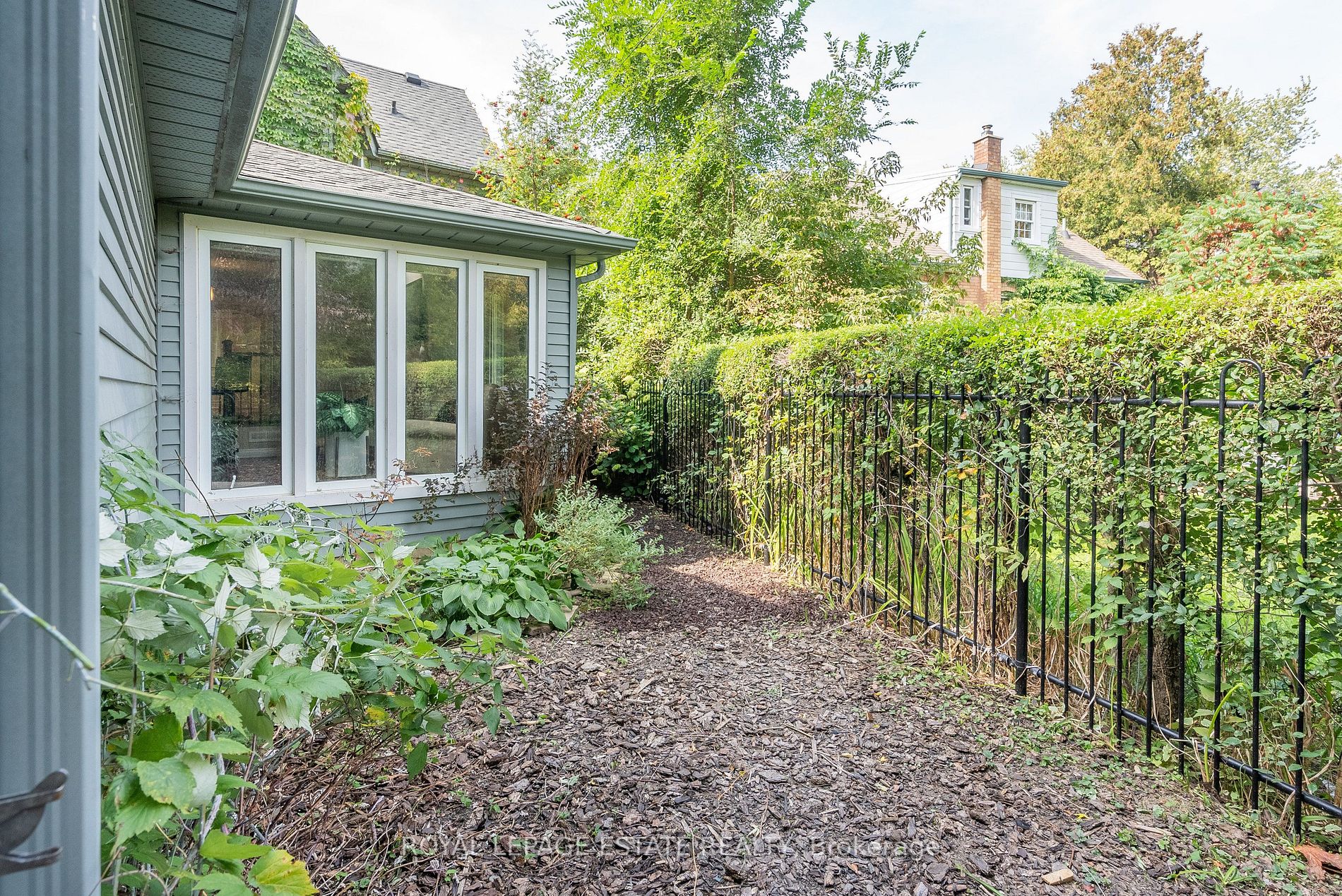 2 Highcliff Cres