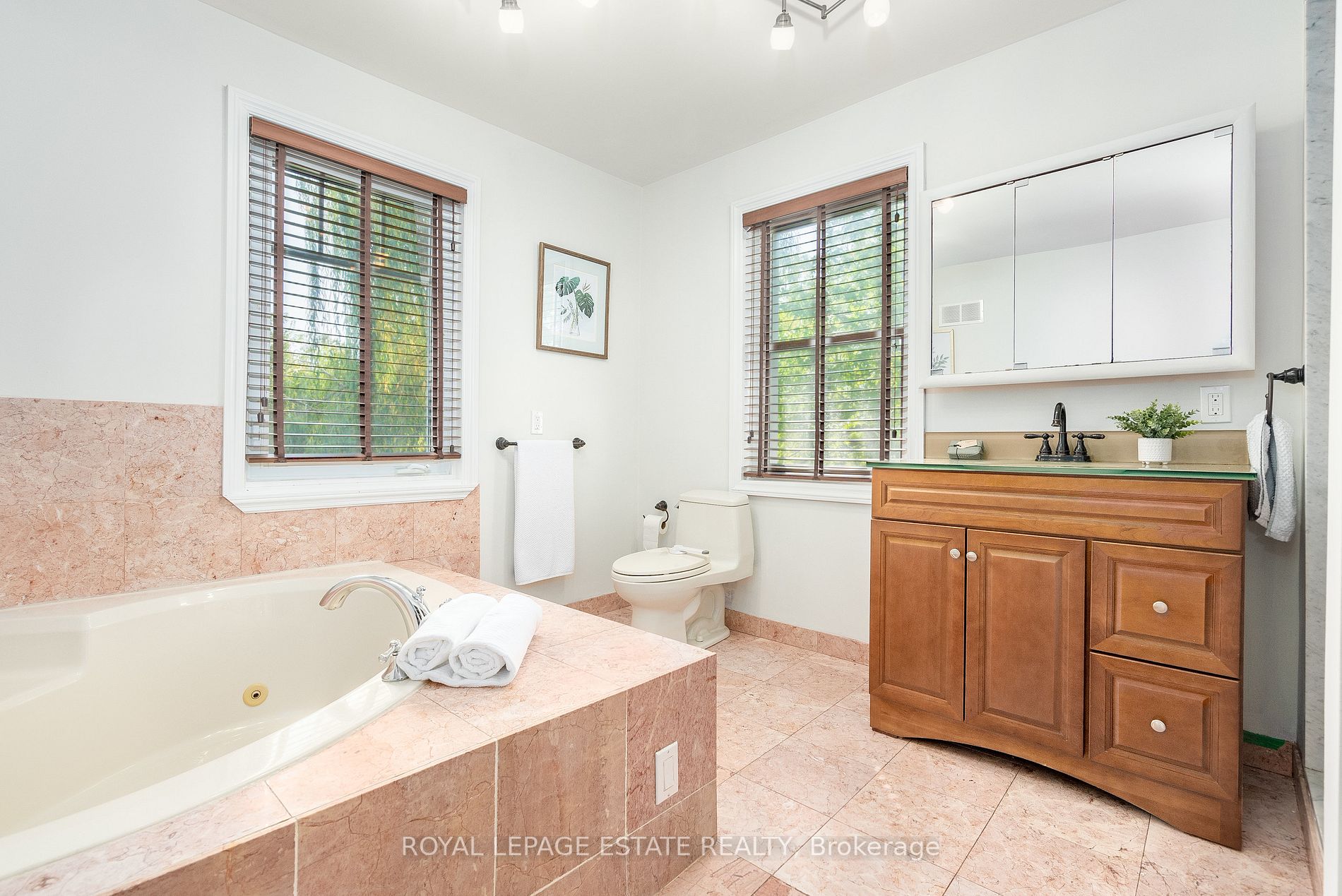 2 Highcliff Cres
