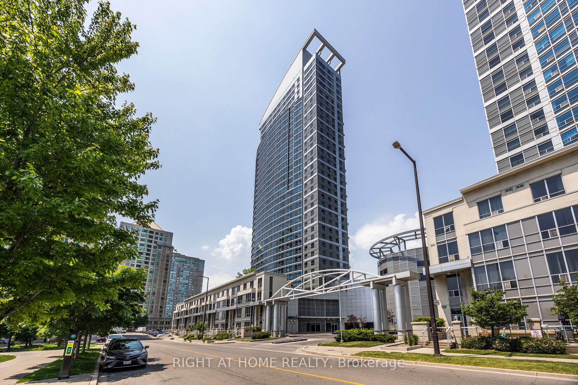 36 Lee Centre Dr, #2507