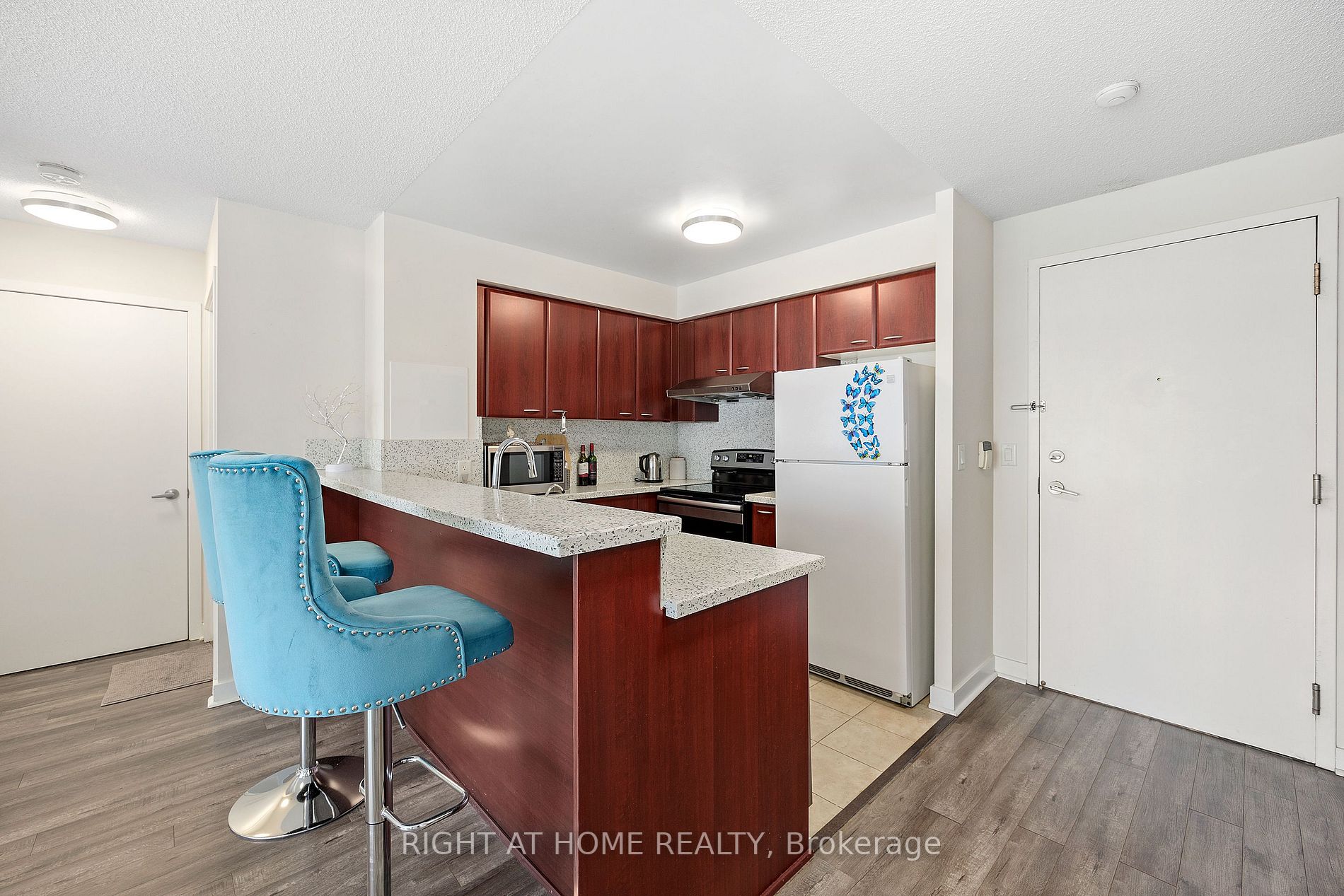 36 Lee Centre Dr, #2507