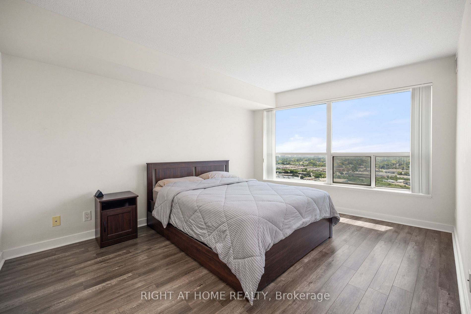 36 Lee Centre Dr, #2507