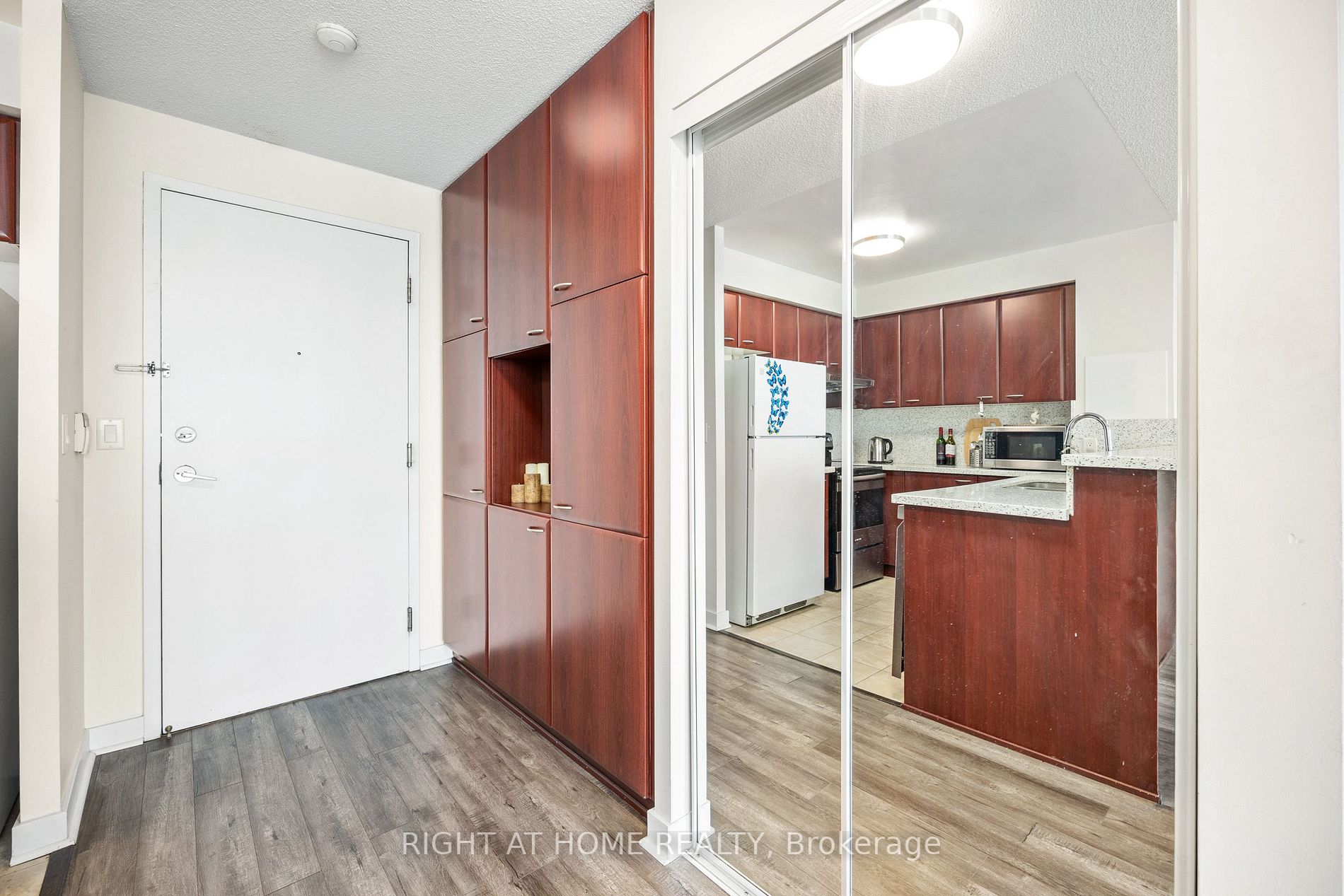 36 Lee Centre Dr, #2507