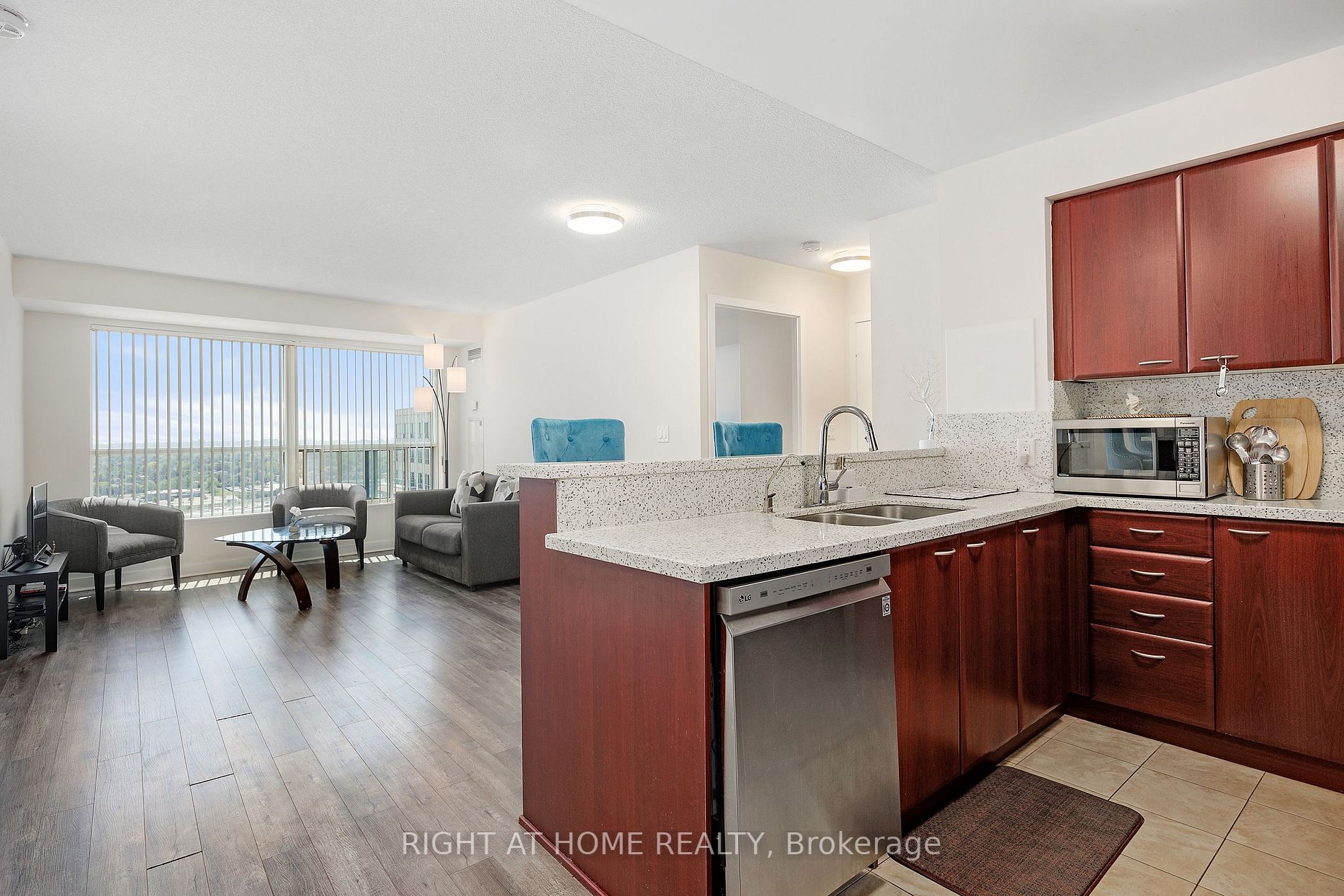 36 Lee Centre Dr, #2507