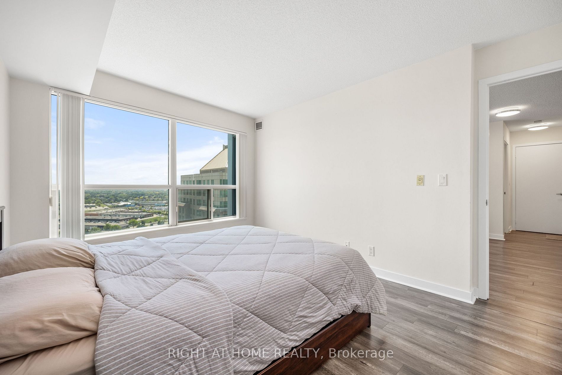 36 Lee Centre Dr, #2507