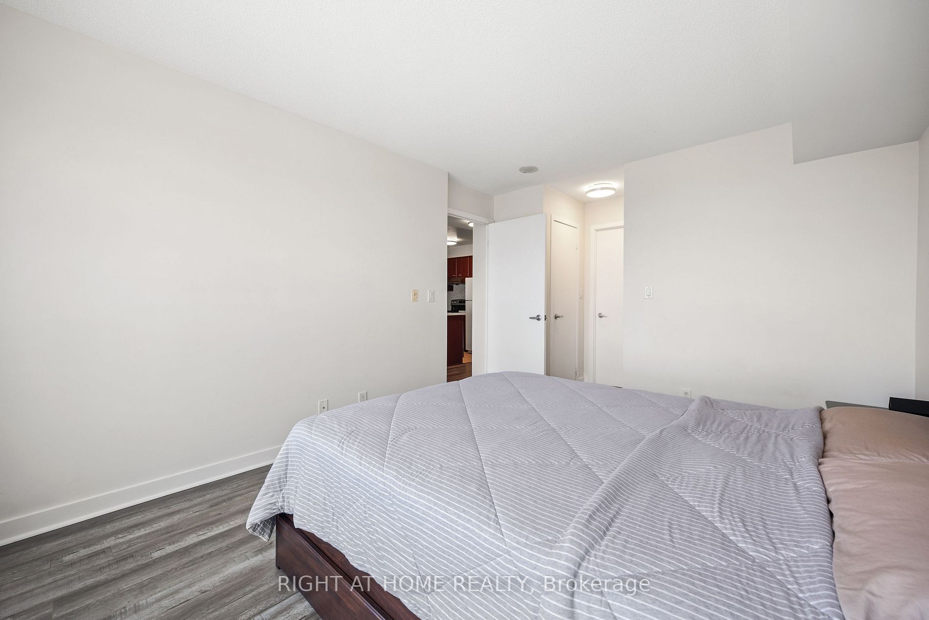 36 Lee Centre Dr, #2507