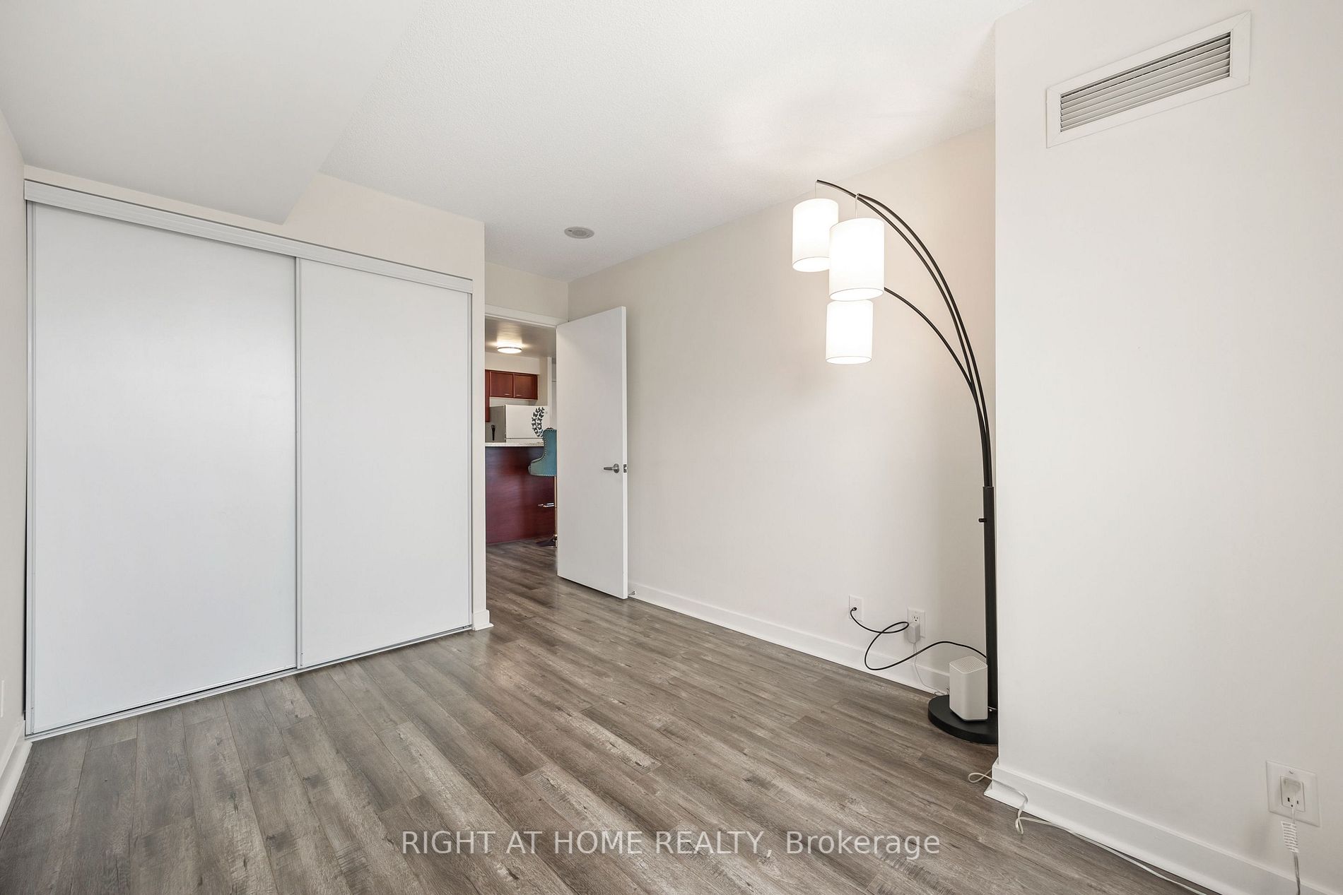 36 Lee Centre Dr, #2507