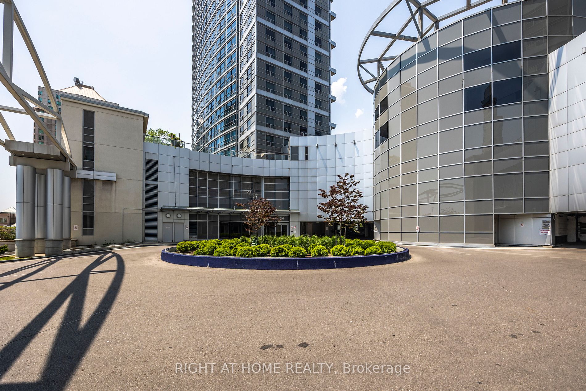 36 Lee Centre Dr, #2507