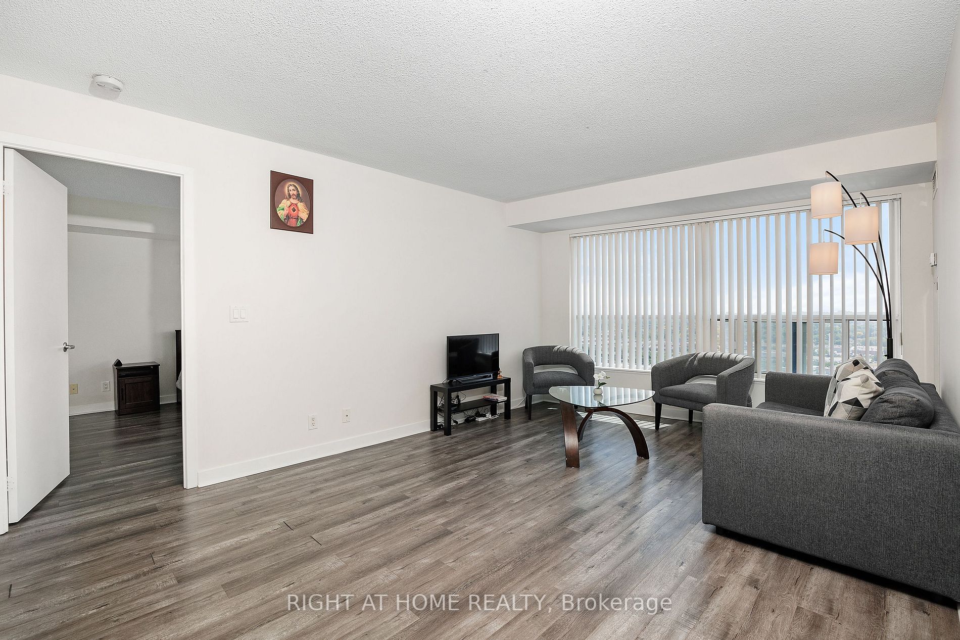 36 Lee Centre Dr, #2507