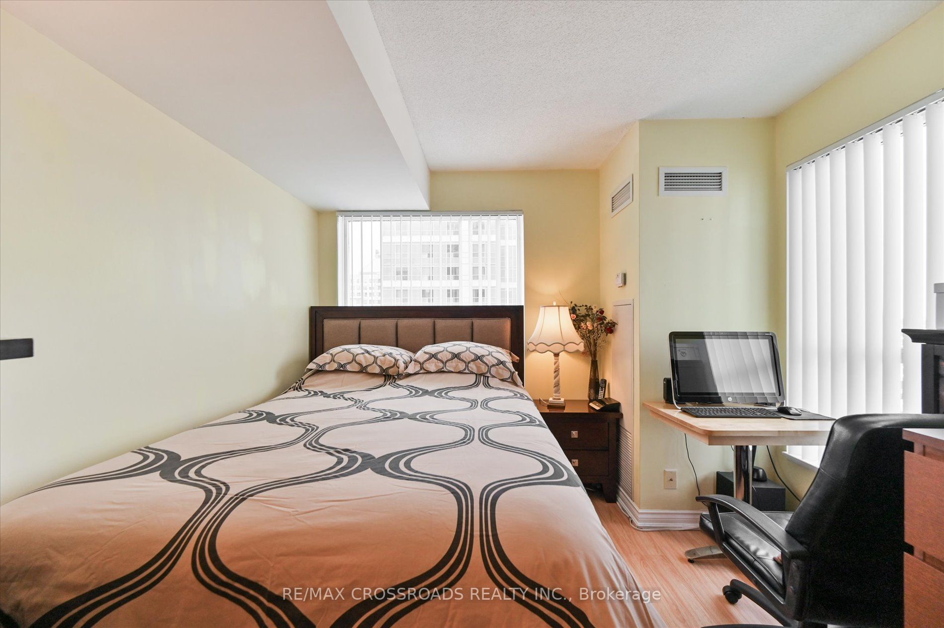 38 Lee Centre Dr, #1912