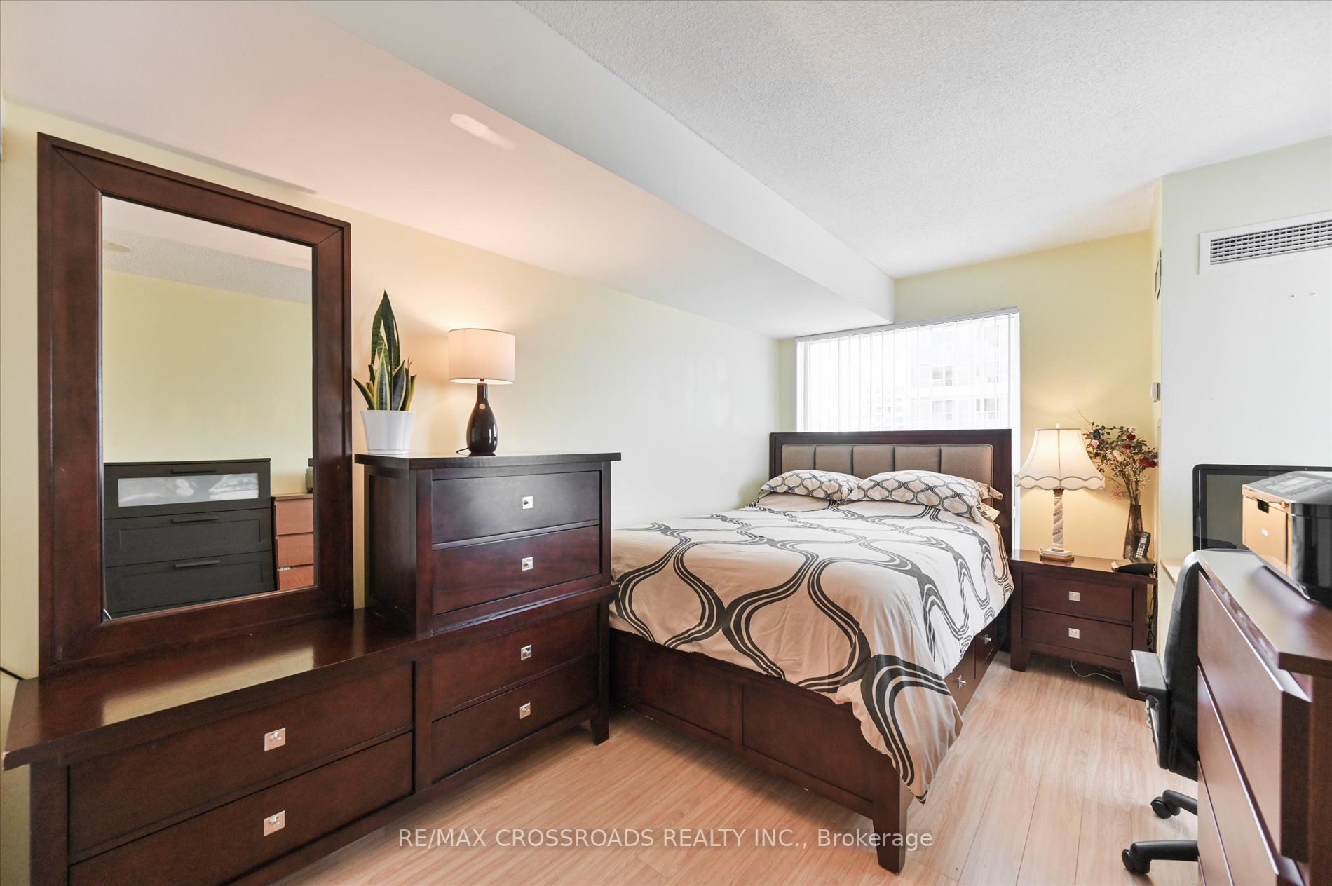 38 Lee Centre Dr, #1912