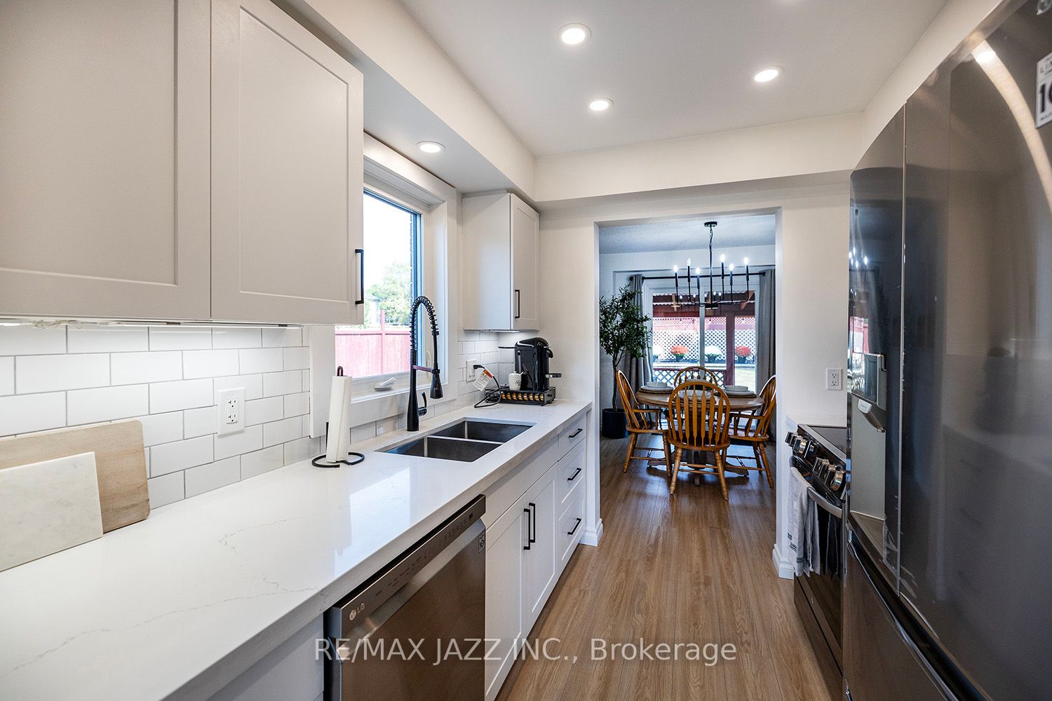 82 Mann St