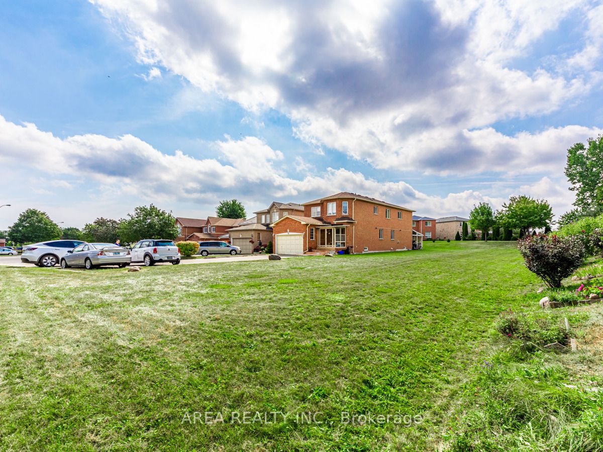 22 Samuel Teitel Court