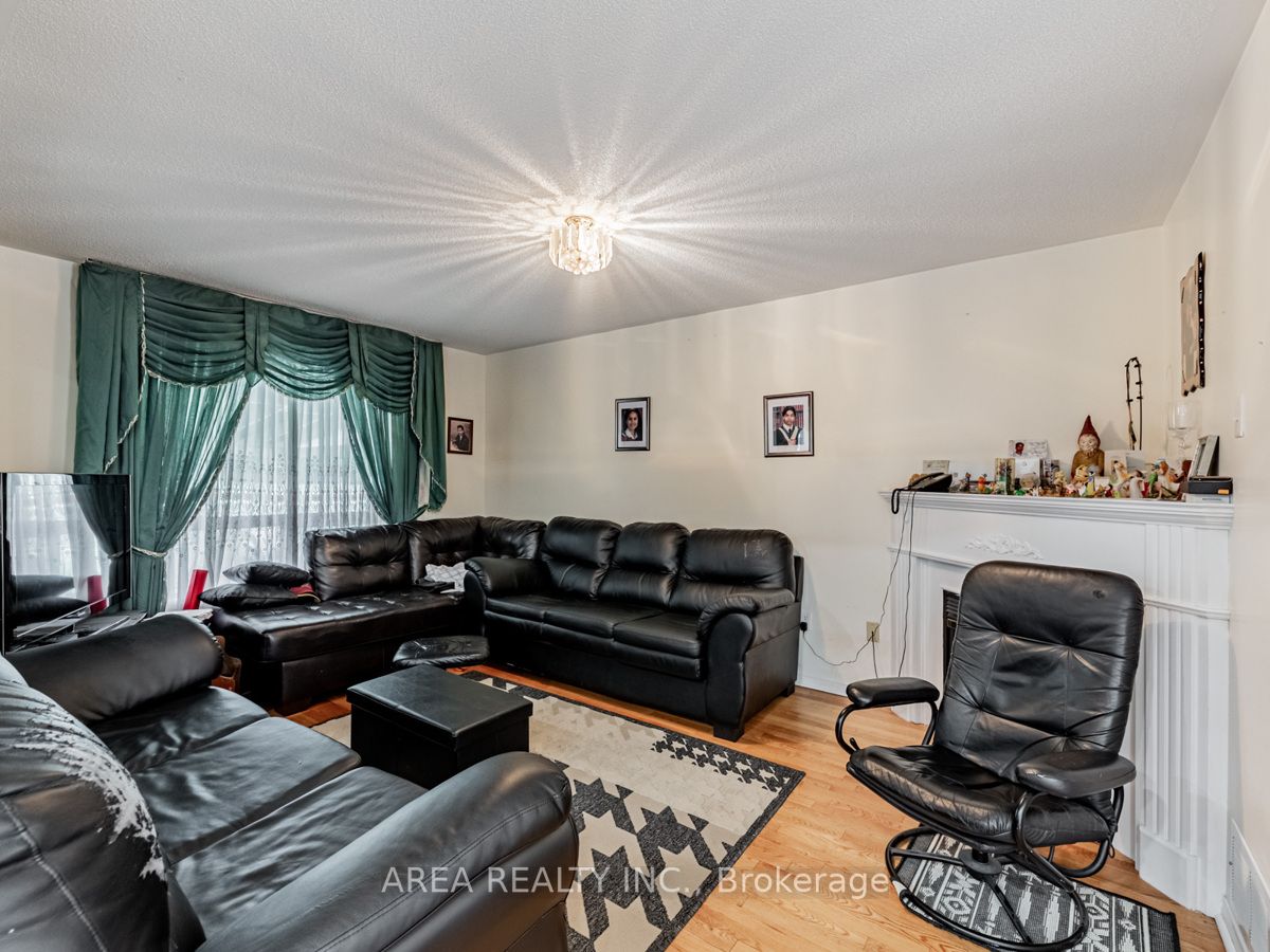 22 Samuel Teitel Court
