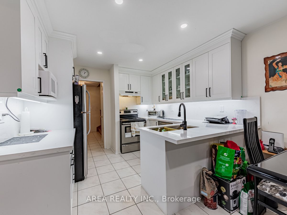 22 Samuel Teitel Court