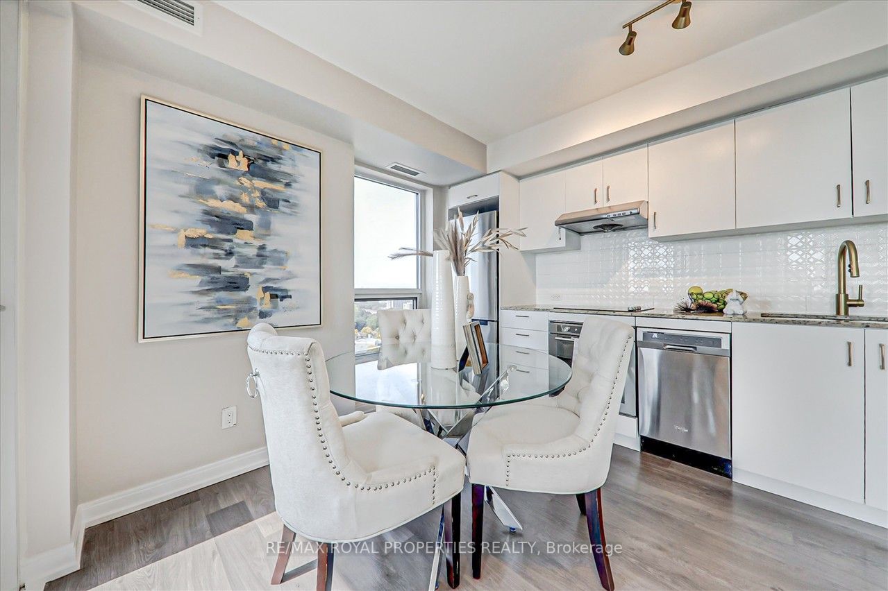 255 Village Green Sq, #2103