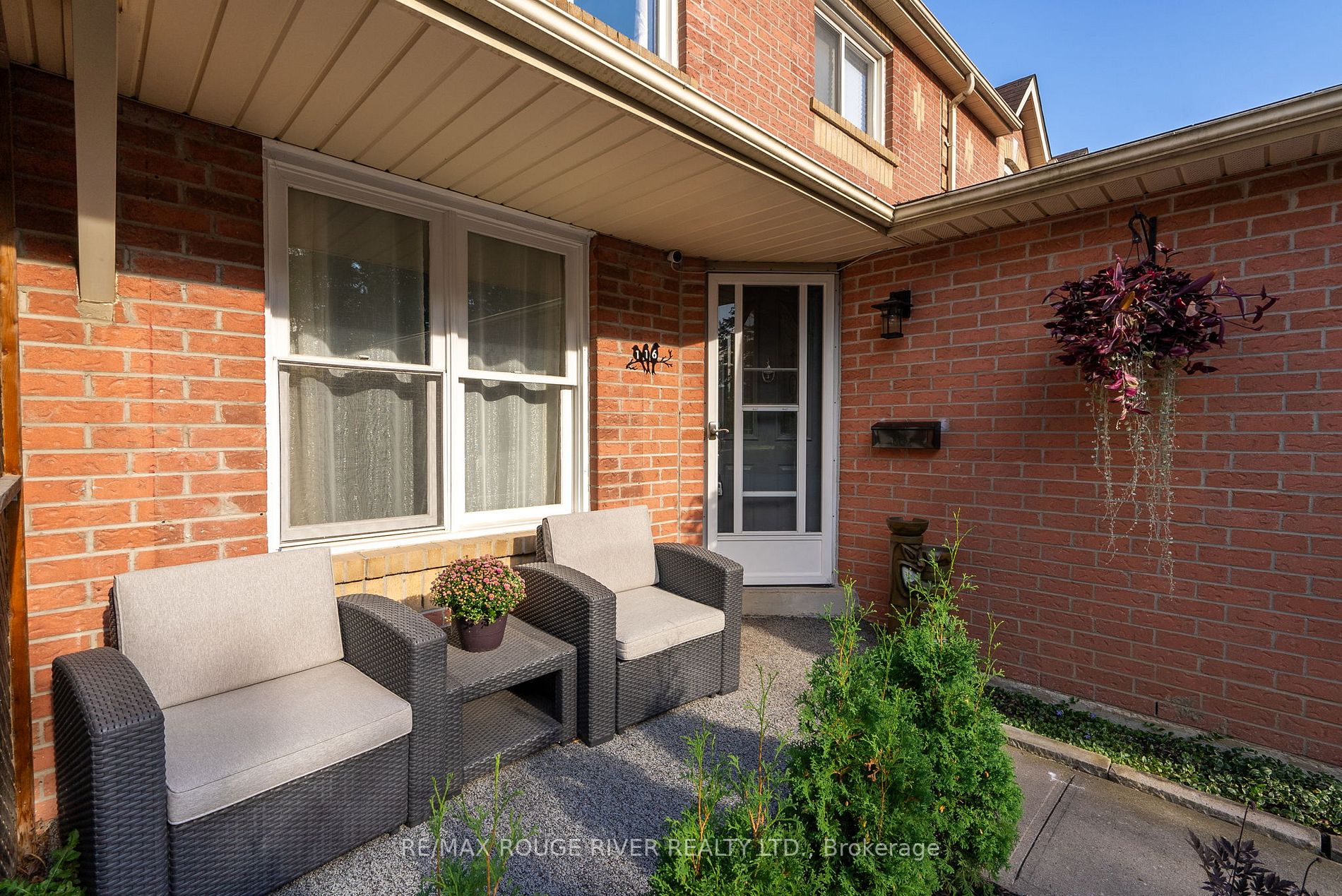116 Yorkville Dr