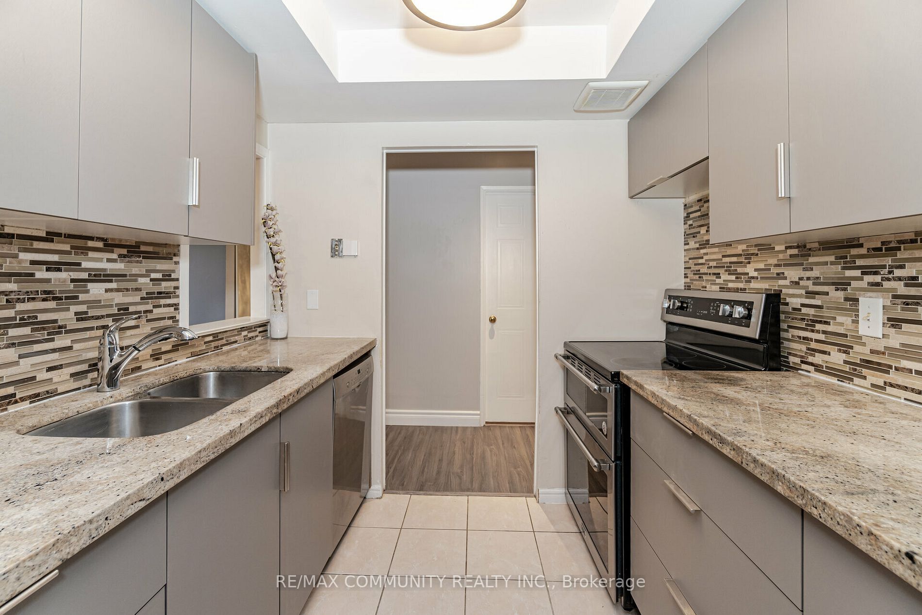 5 Greystone Walk Dr, #103