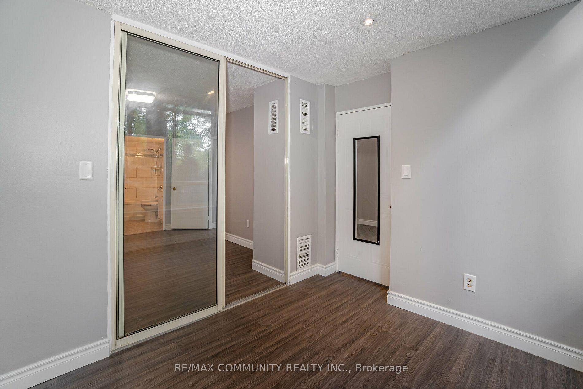 5 Greystone Walk Dr, #103