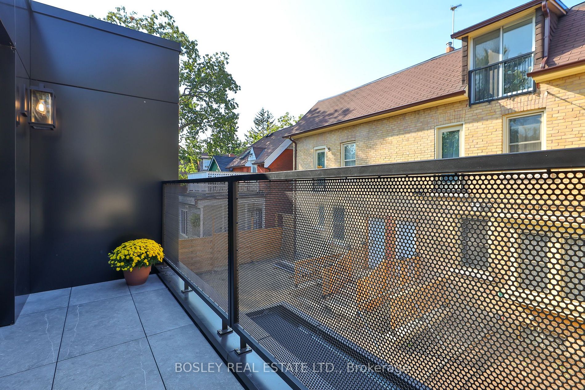 2135R Gerrard St E, #Laneway