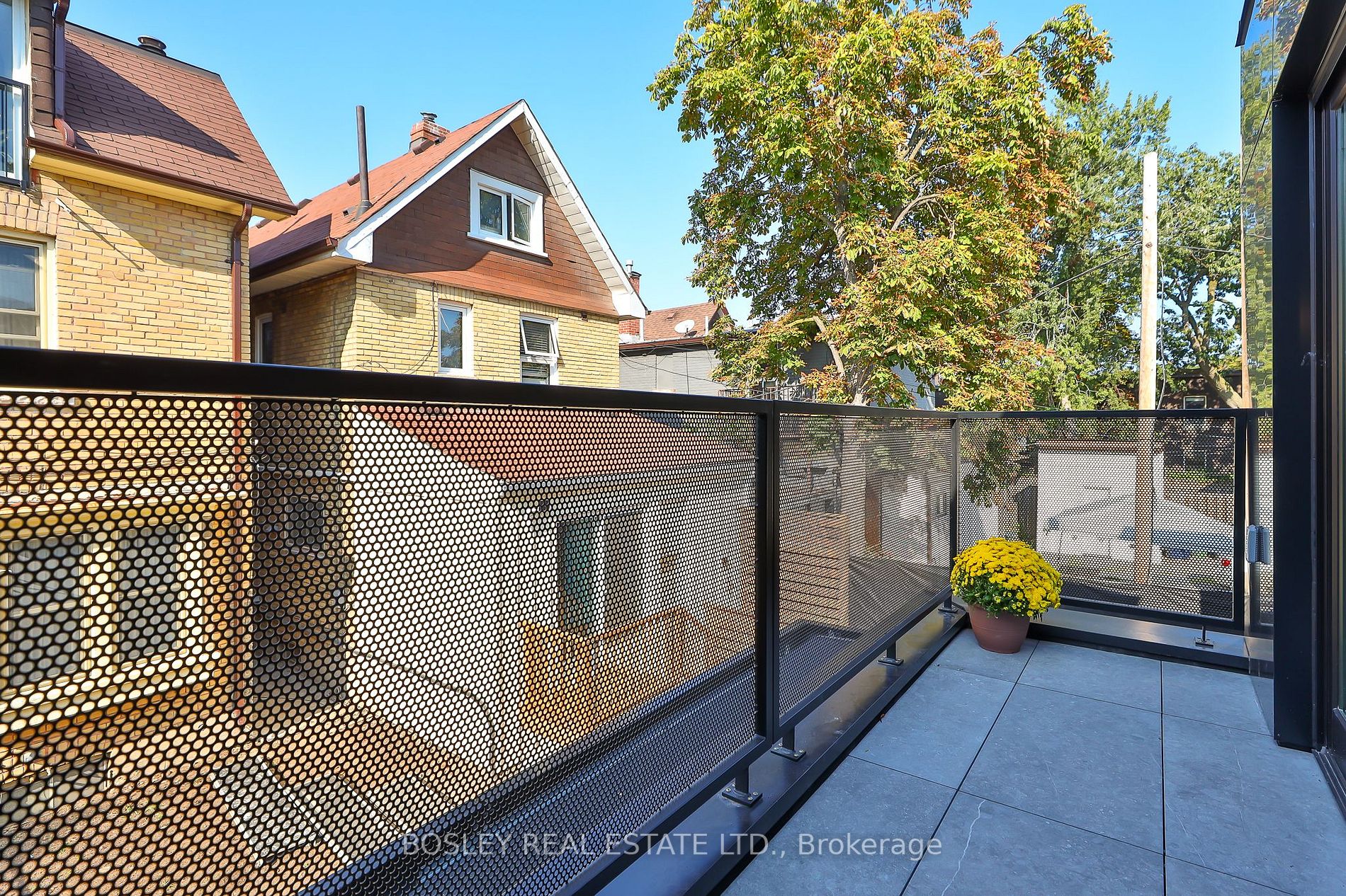 2135R Gerrard St E, #Laneway