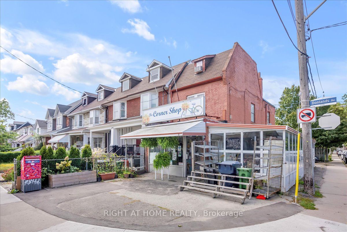 110 Donlands Ave W
