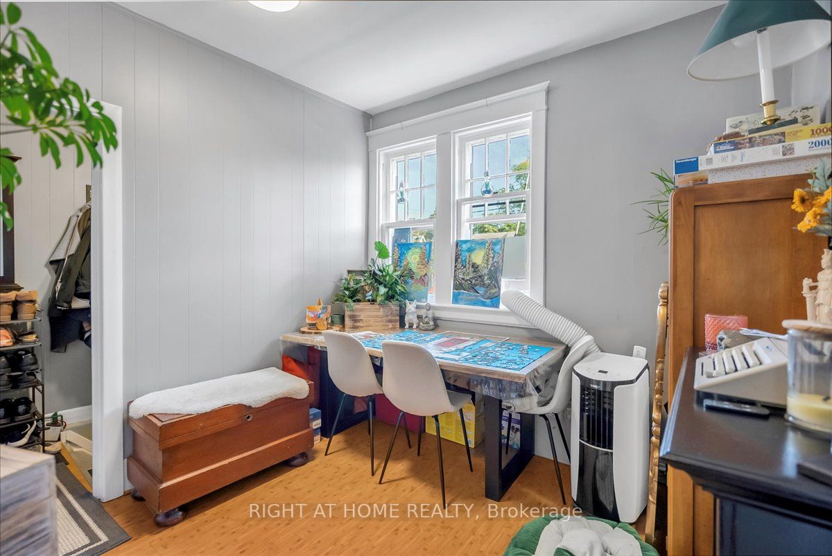 110 Donlands Ave W