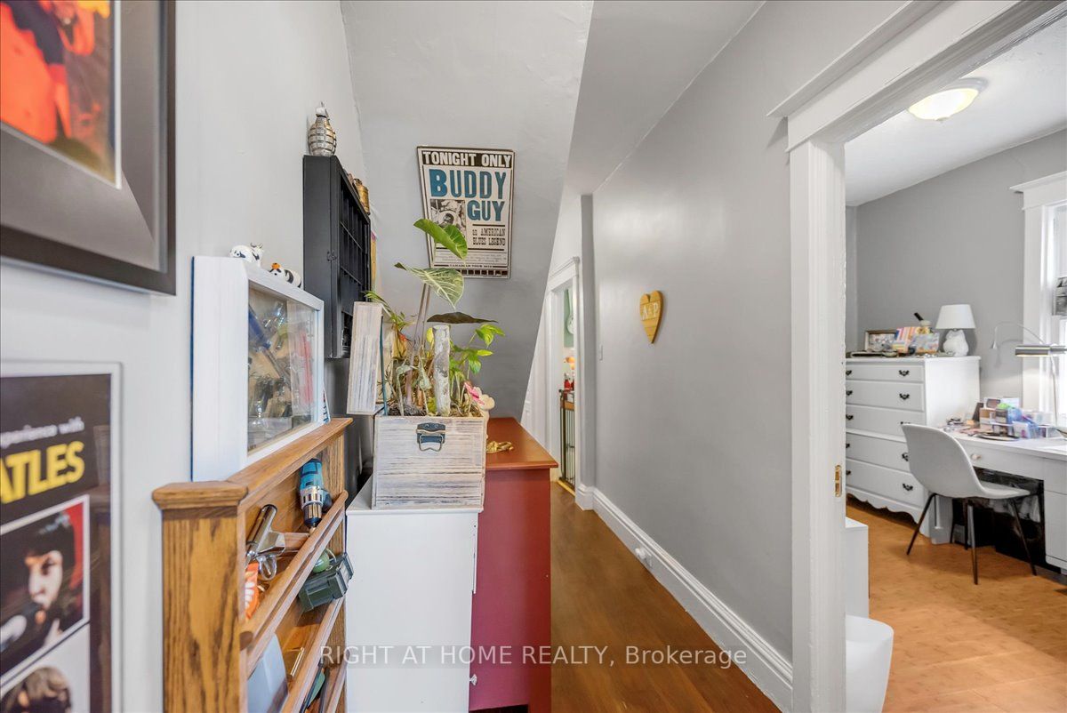 110 Donlands Ave W
