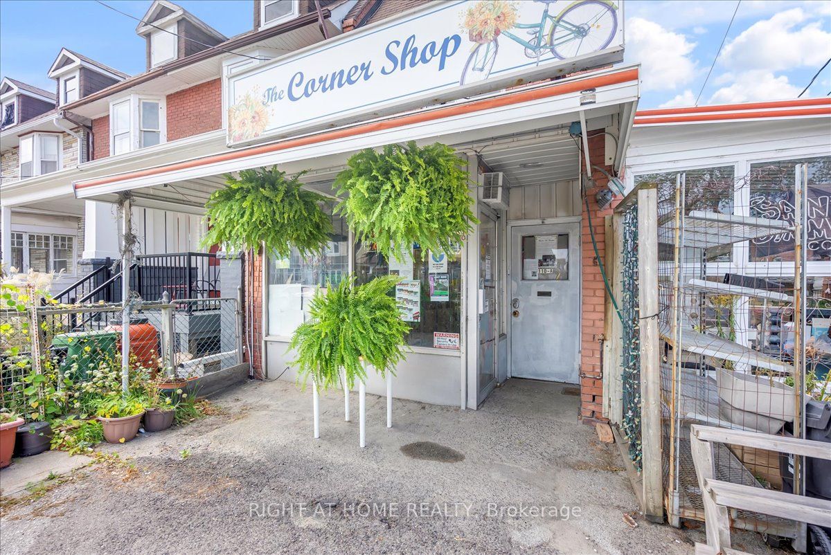 110 Donlands Ave W