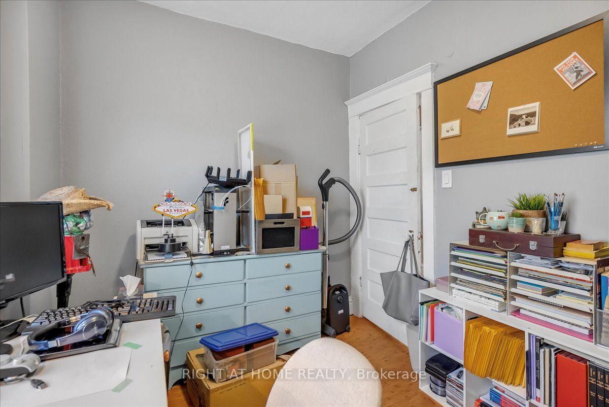 110 Donlands Ave W