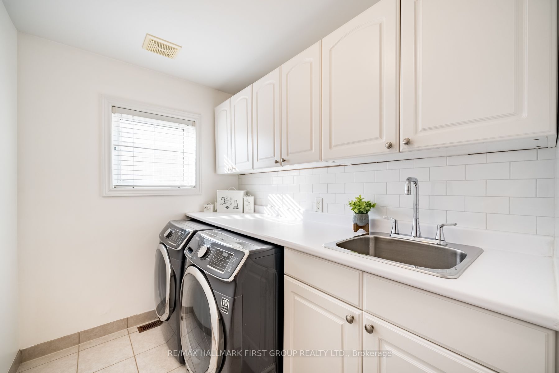 1052 Windrush Dr