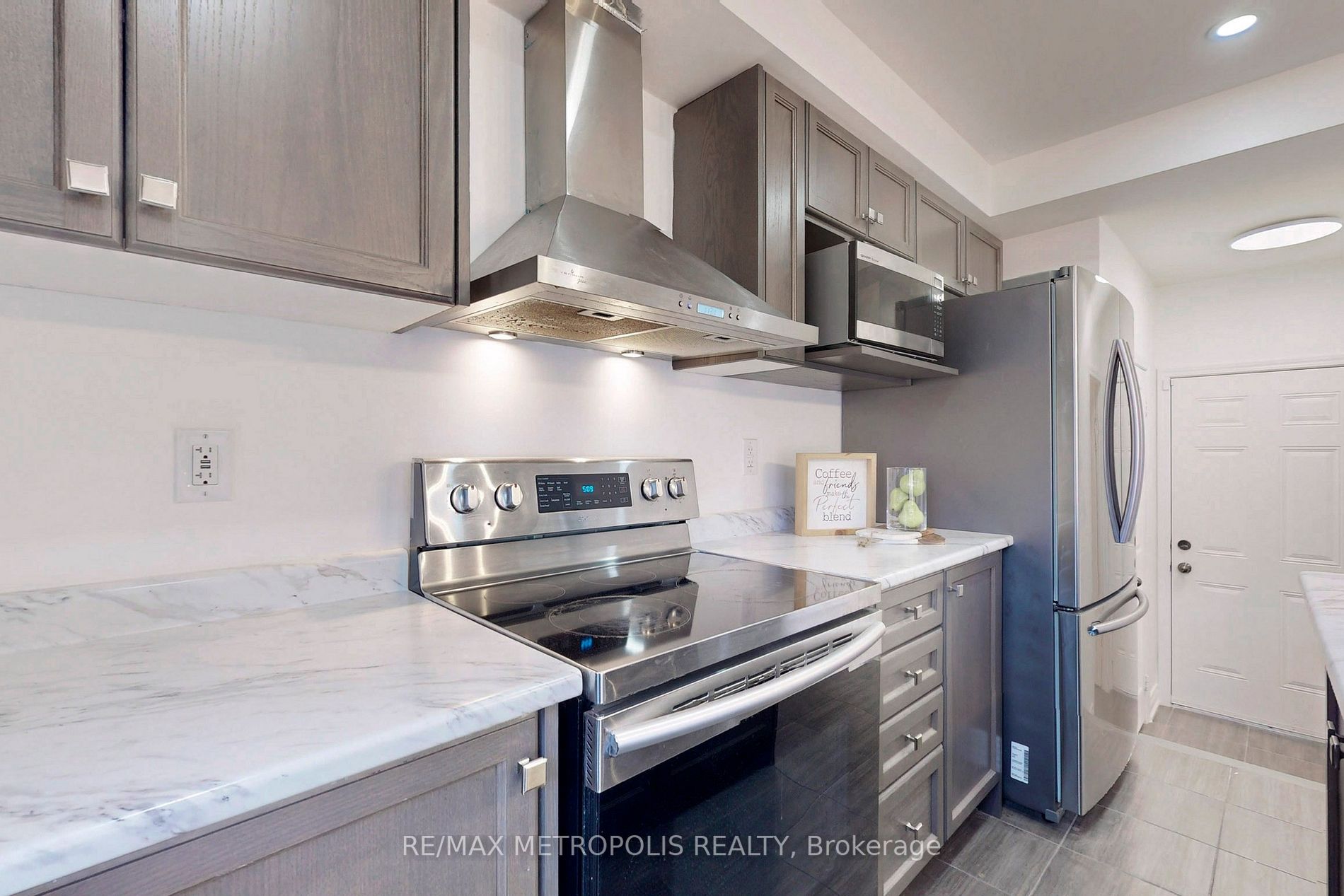 17 Camilleri Rd