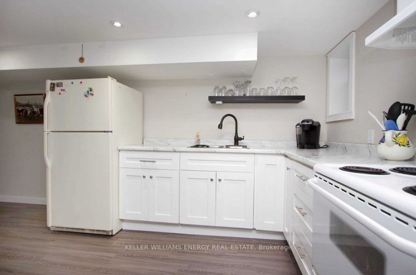 109 Allan St